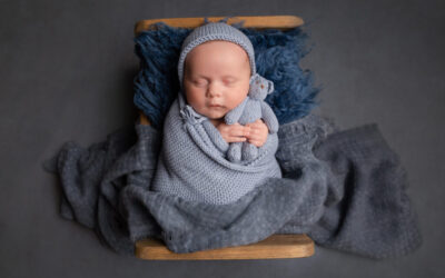 Thinking about booking a newborn baby photoshoot but worried that your baby won’t settle?